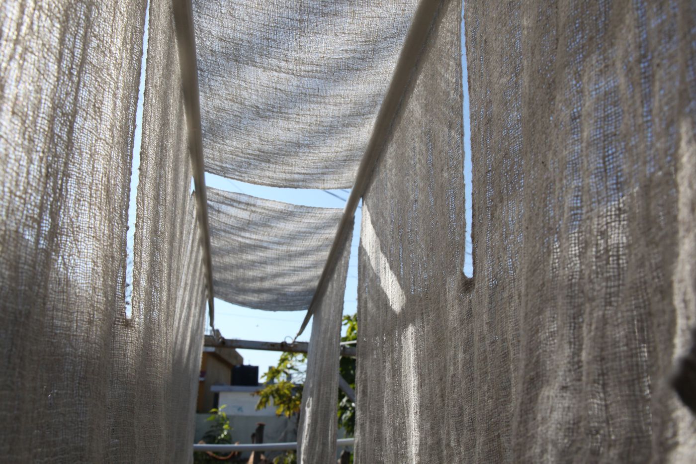 Weavers' Studio : linen woven by the Ganga Maki textile studio