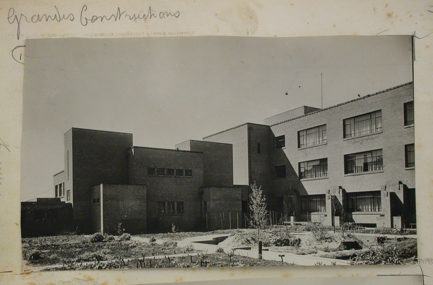 Lycée à La Haye. Hollande. J. Limburg architecte