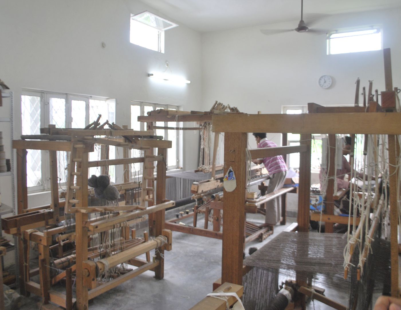 Weavers' Studio : weaving