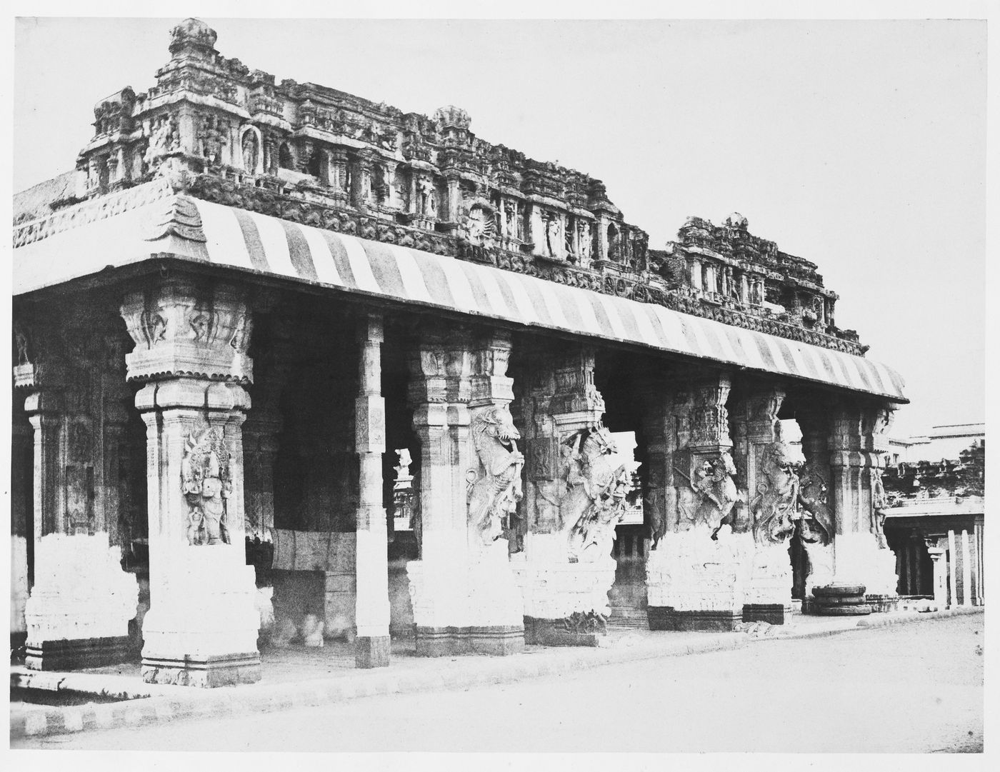 View of the Pudu Mandapa (also known as Thirumalai Nayak's Choultrie), Minakshi Sundaresvara Temple, Madura (now Madurai), India