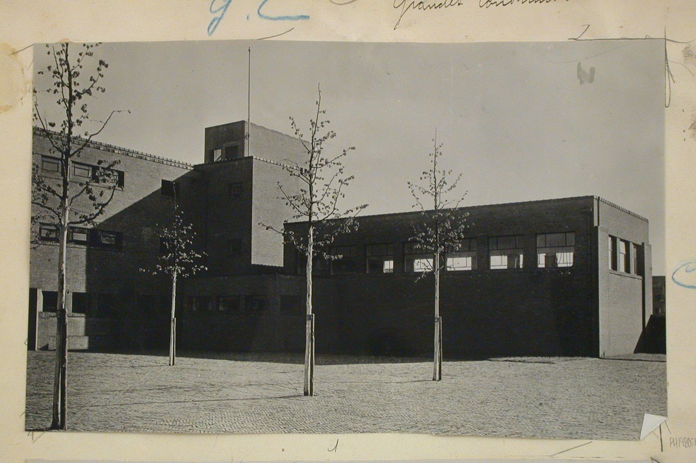 Lycée à La Haye. J. Limburg architecte