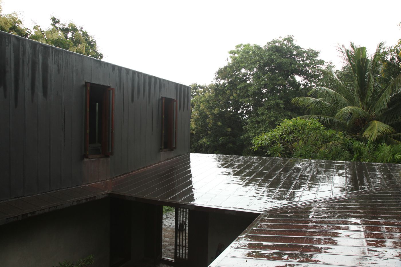 Copper House II : view of roof and upper level