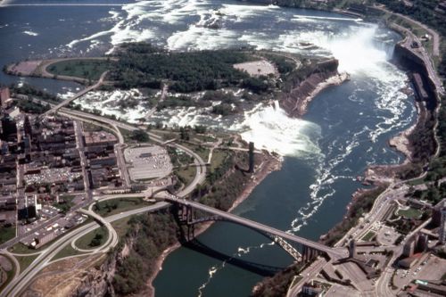 Photograph of Niagra Falls State Park for research for Olmsted: L'origine del parco urbano e del parco naturale contemporaneo