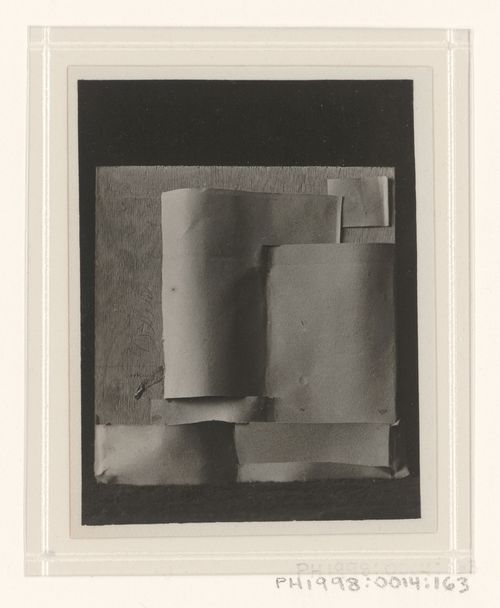 Photograph of a student model on the topic "Complex Frontal Composition Based on Nuance and Contrast Combination of Plastic and Shade and Using Elements of Rhythm" for the "Space" course at the Vkhutemas, Moscow