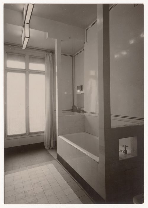 Interior view of bathroom in Hugo Gaertner's apartment, showing bathtub and window, rue Ampère in the 17th arrondissement, Paris, France