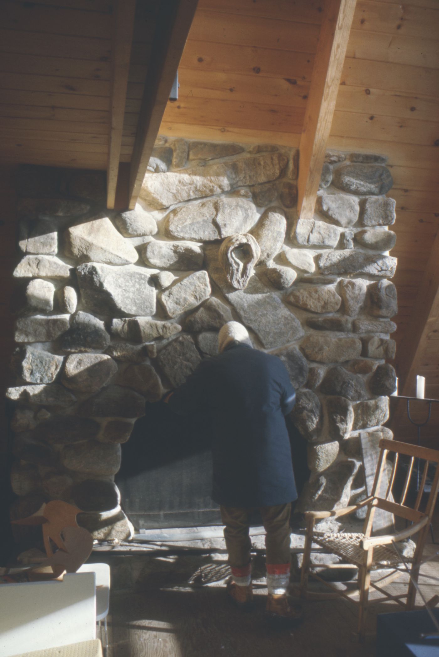 Vue du foyer et d'une partie de la cheminée, Maison du docteur Simon Richer, Nominingue, Québec, Canada