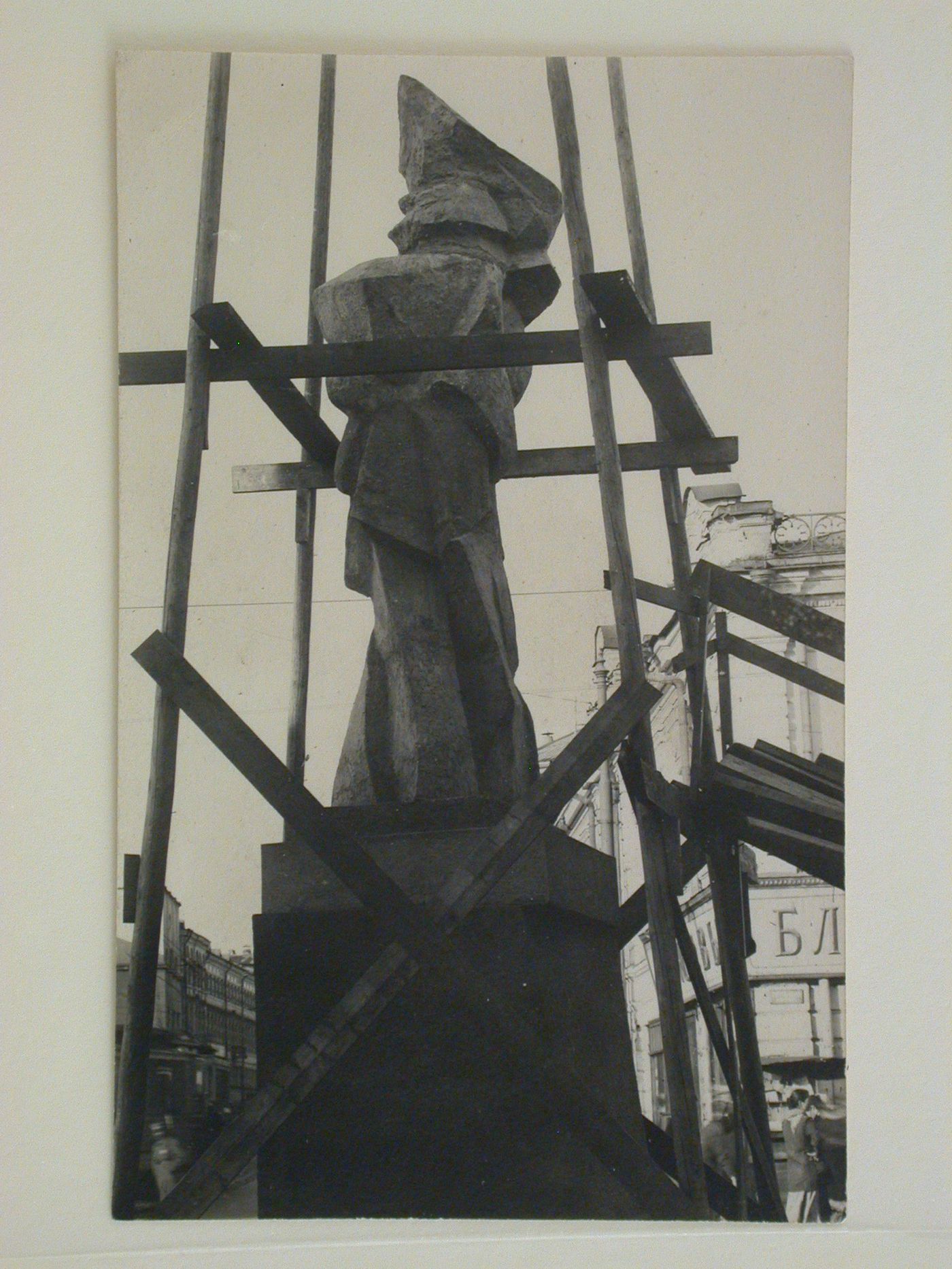 View of a monument to Mikhail Bakunin during installation, Moscow