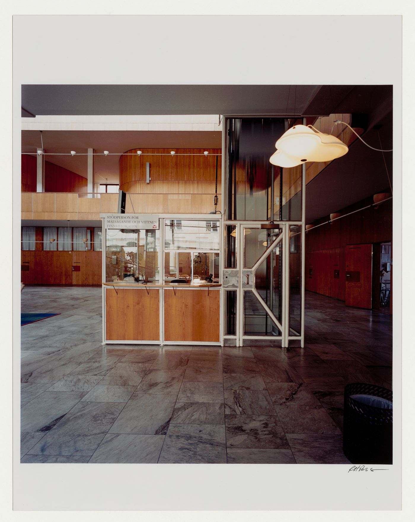 View of an information booth and elevator shaft on the ground floor level, Göteborgs rådhusets tillbyggnad [courthouse annex], Göteborg, Sweden