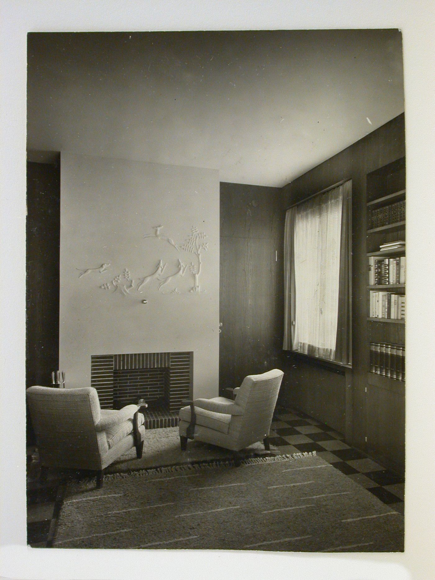 Interior view of fireplace with sculptural relief by Schmidhausen, Haus H.B., Minden, Germany