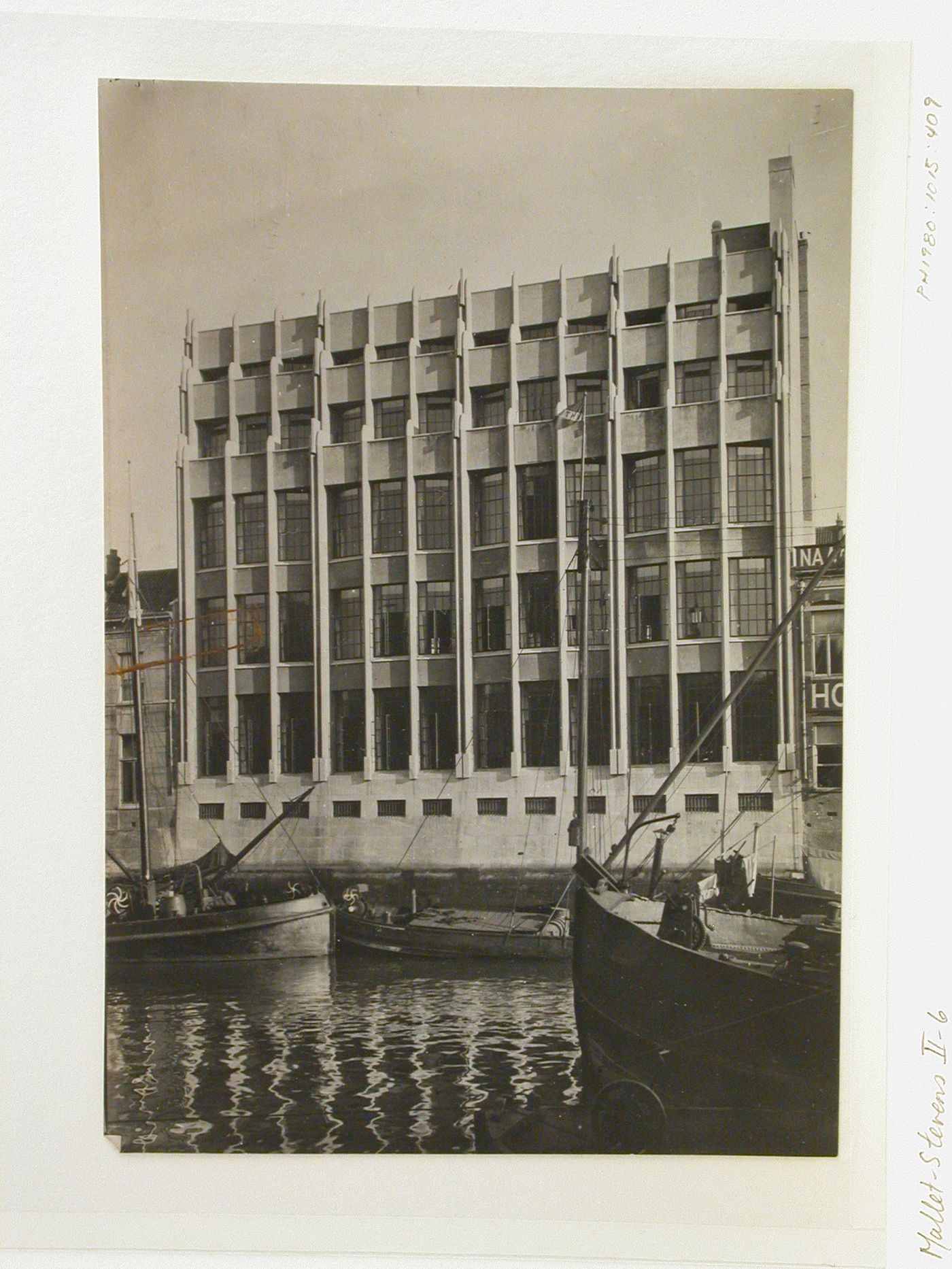 Nationale Bankvereeniging à Rotterdam. H.F. Mertens, architecte