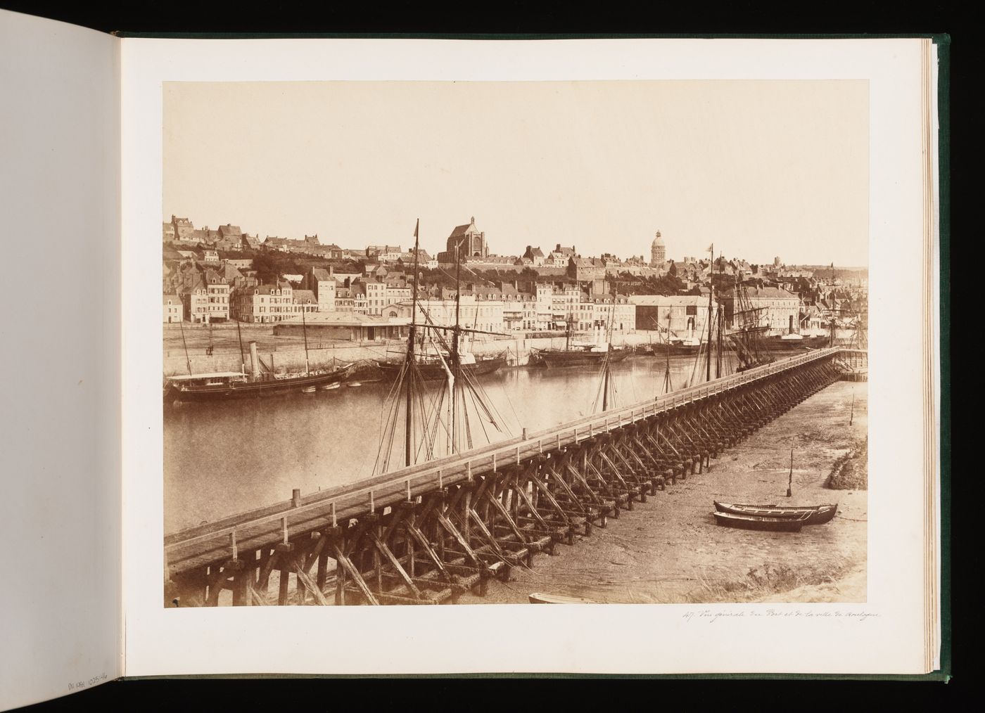 Vue générale du Port et de la Ville de Boulogne