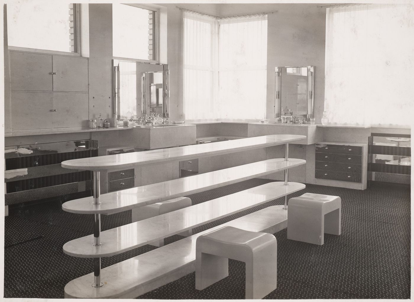 Vue de la salle de bains des parents, Villa Cavrois à Croix, France