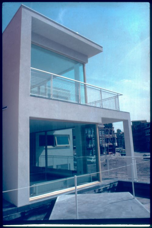 Exterior view of Duas habitações e duas lojas [Housing and shopping complex, Schilderswijk], The Hague, The Netherlands