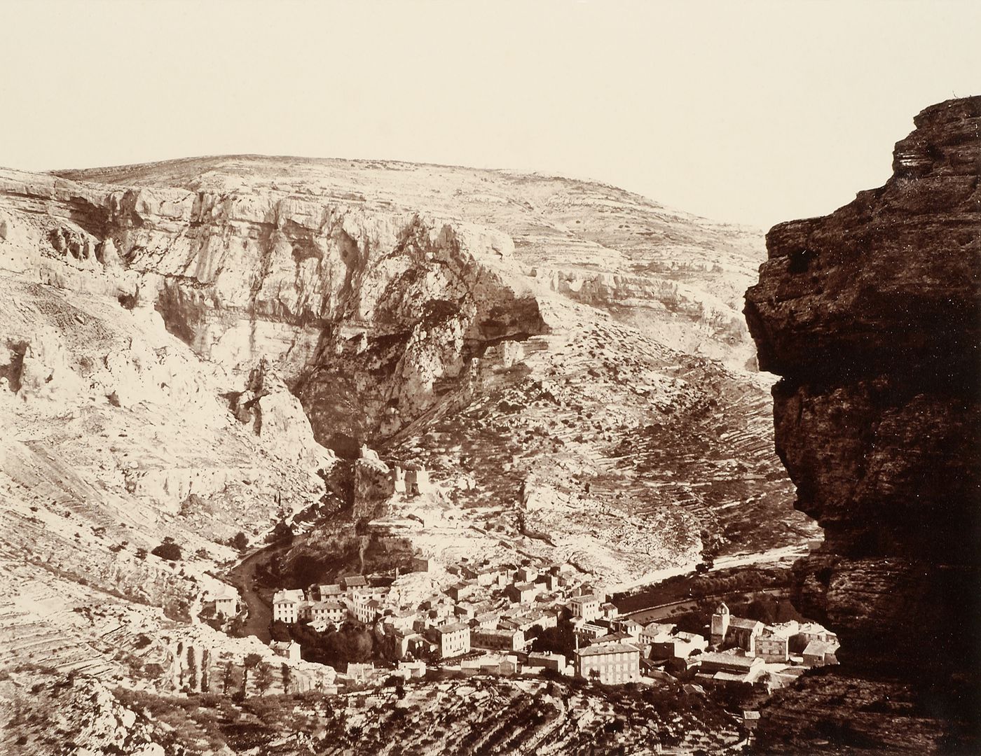Vue de Fontaine-de-Vaucluse