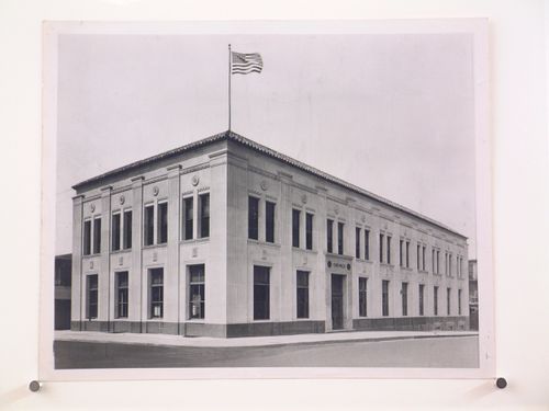 View of the principal and lateral façades of the Muskegon Chronicle Building, Muskegon, Michigan