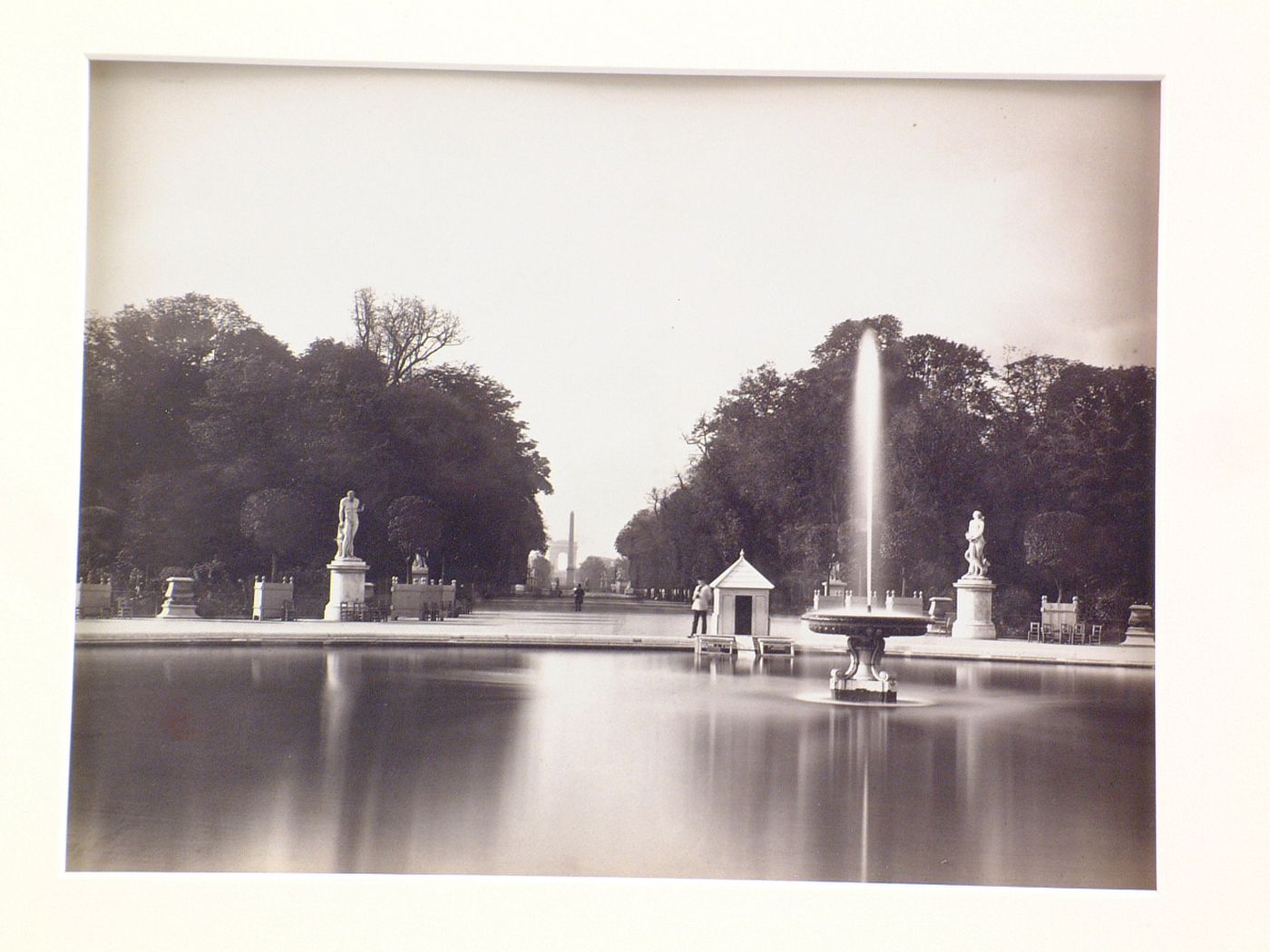 Jardin des Tuileries, looking west toward the obelisk and Arc de Triomphe, Paris, France