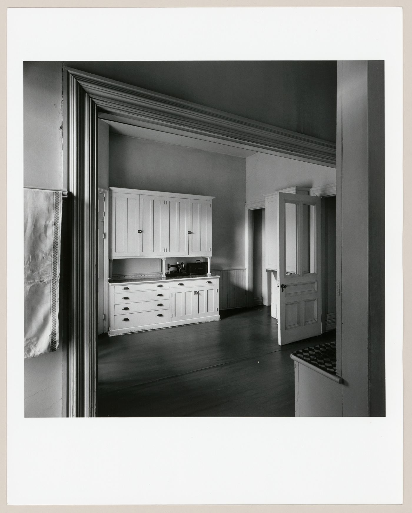 Interior view of the kitchen of Slessor House from the dining room door, 1538 avenue Dr. Penfield, Montréal, Québec