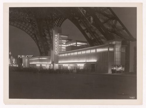 Night view of the Pavillon de la Presse with the Tour Eiffel in the background, 1937 Exposition internationale, Paris, France