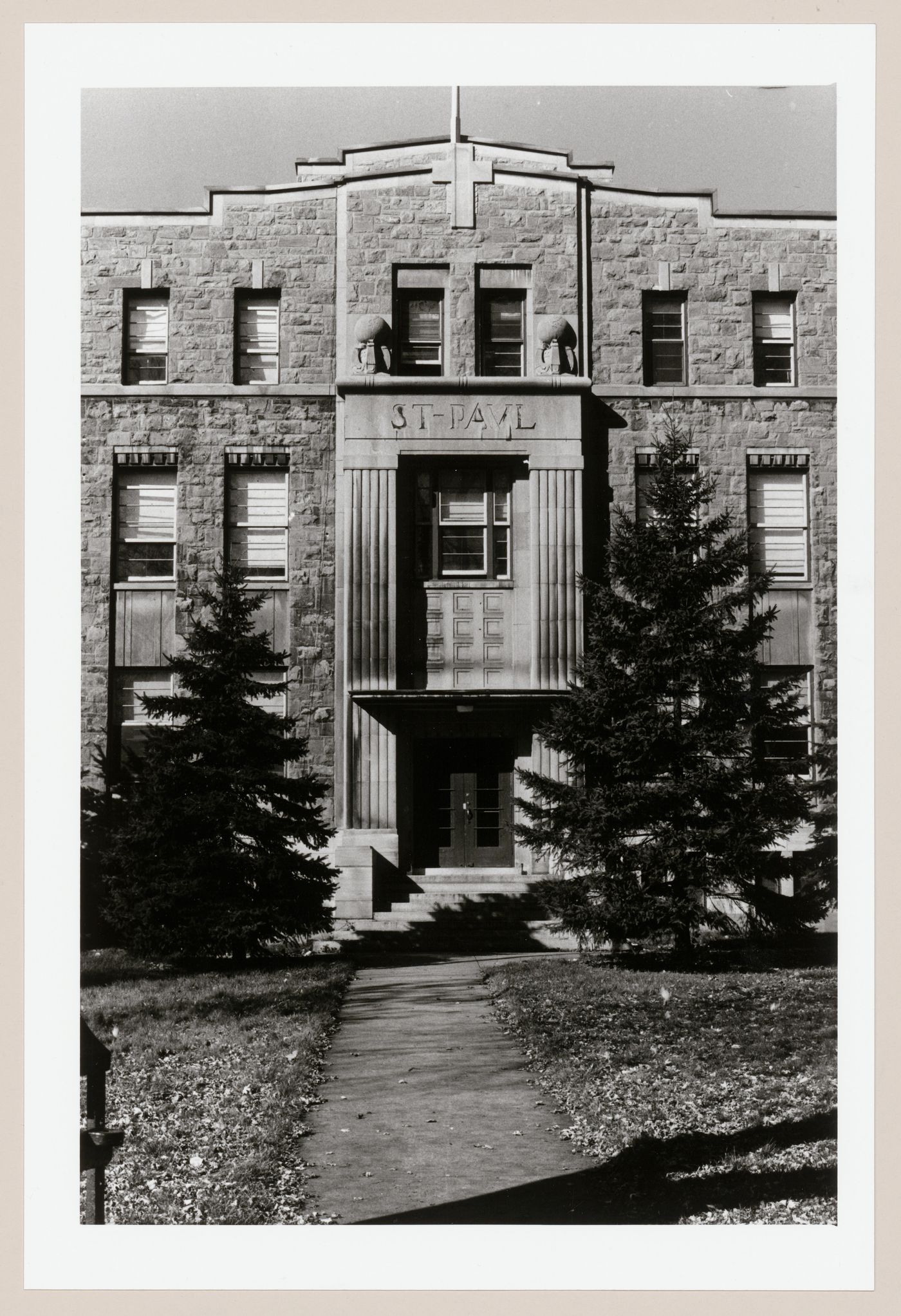 View of the main entrance to Saint Paul's School (now École Internationale de Montréal), 11 chemin de la Côte-Saint-Antoine, Westmount, Québec