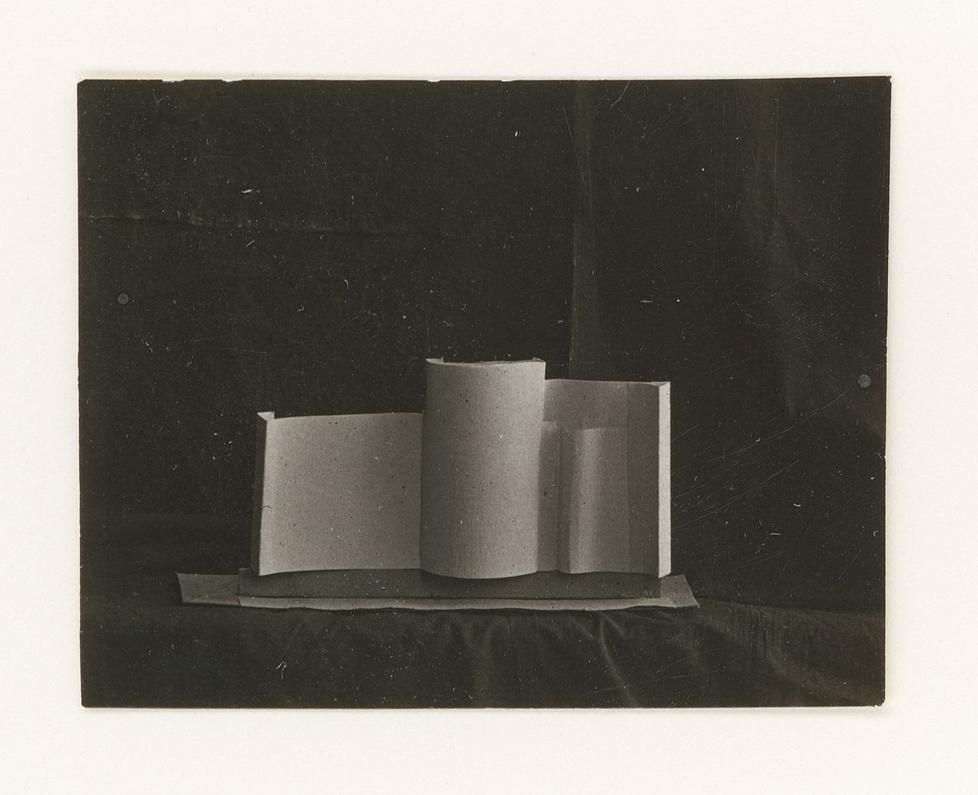 Photograph of a student model on the topic "Complex Frontal Composition Based on Nuance and Contrast Combination of Plastic and Shade and Using Elements of Rhythm" for the "Space" course at the Vkhutemas, Moscow