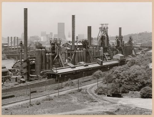 View of Jones & Laughlin Steel Co. steel mill showing blast furnaces, Pittsburgh, Pennsylvania