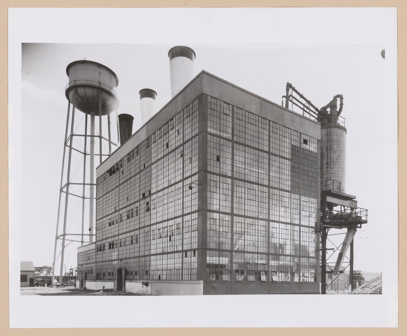 View of the principal and lateral façades of the addition to Boiler House No. 103, Half-Ton Truck Plant, Chrysler Corporation Dodge division, Mound and Eight Mile Roads, Detroit, Michigan