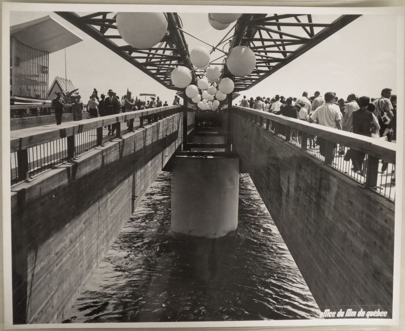 View of the Cosmos Walk with the Pavilion of the Soviet Union on the left, Expo 67, Montréal, Québec