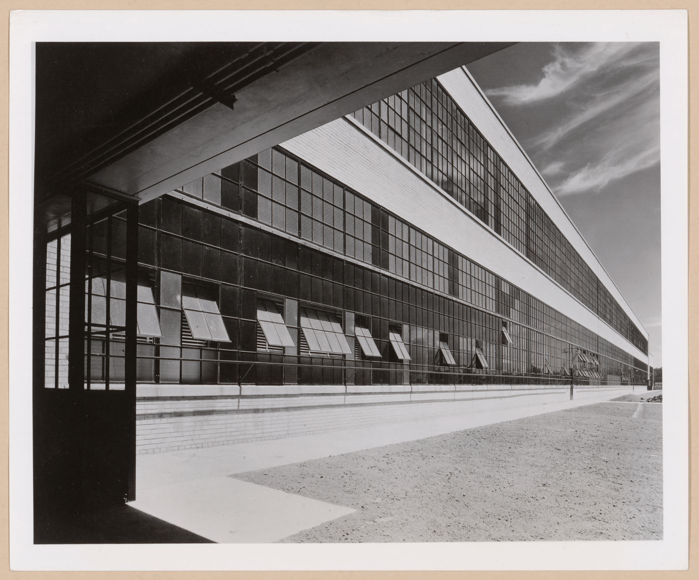 View of the lateral [?] façade of the Manufacturing Building, General Motors Corporation Chevrolet division Aviation Engine Assembly Plant, Tonawanda, New York
