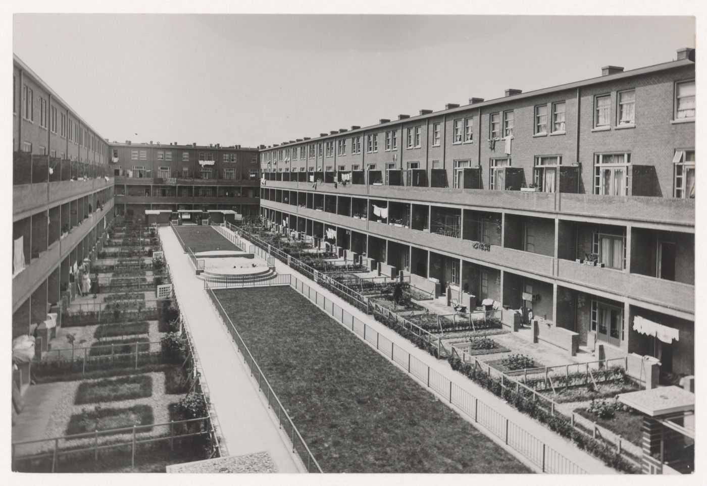 Exterior view of Tusschendijken Housing Estate showing a courtyard, Rotterdam, Netherlands