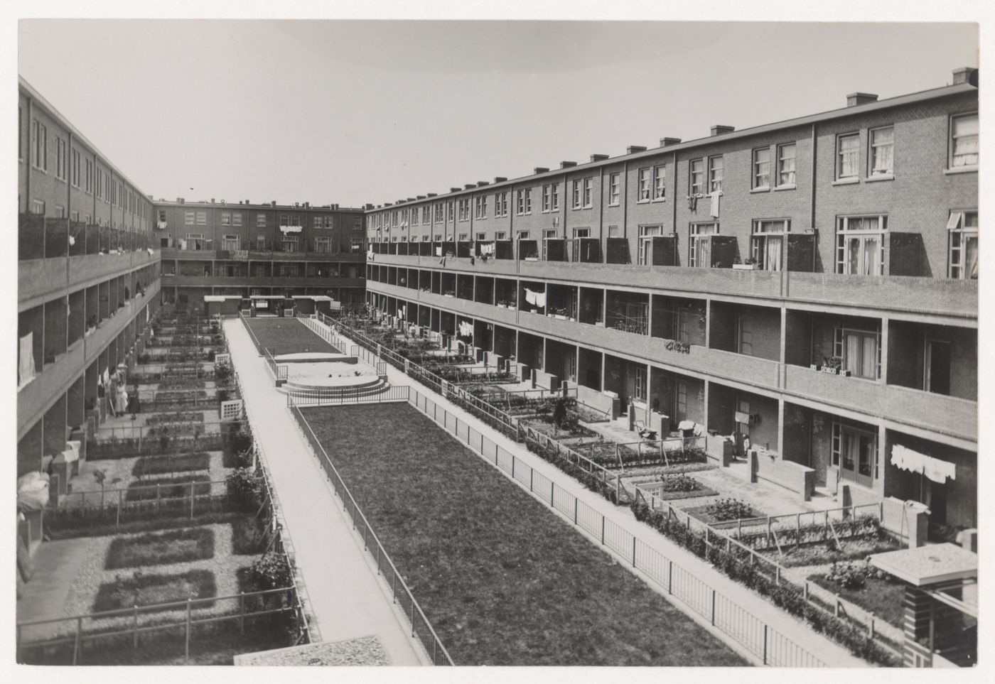 Exterior view of Tusschendijken Housing Estate showing a courtyard, Rotterdam, Netherlands
