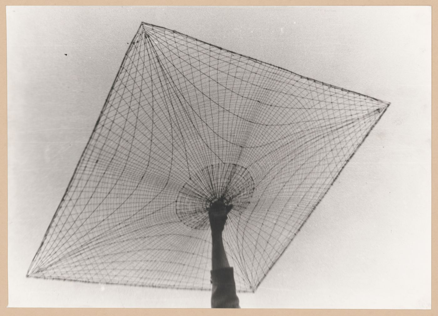 Photograph of the model for Una nueva bóveda cáscara, Córdoba, Argentina