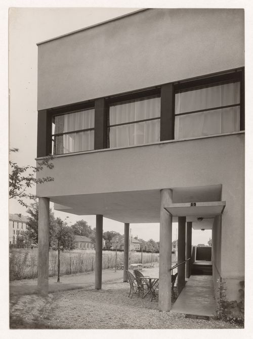 Exterior view showing entrance and garden, Trapenard villa, Sceaux, France