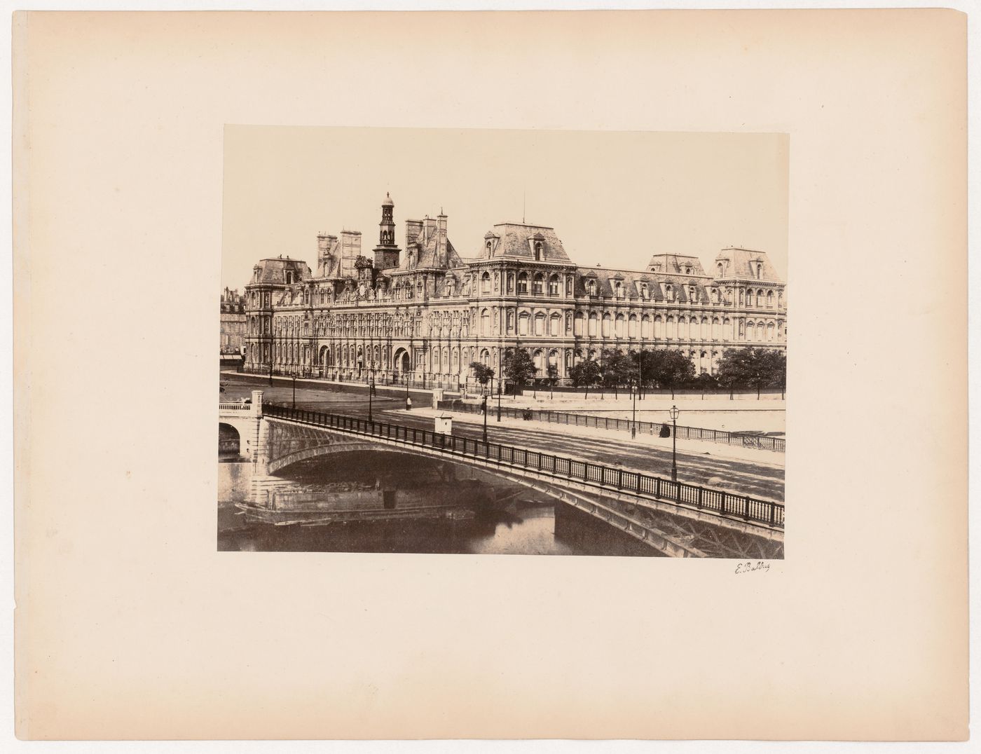 View of Hôtel de Ville, Paris, France