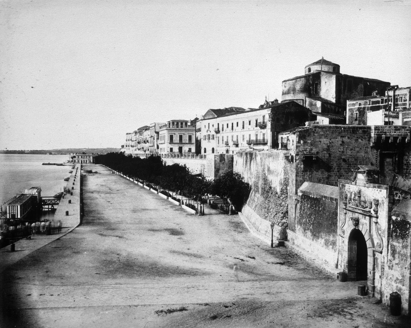 Plate from album ''Views of Italy, Monaco, Algers, Lisbonne, Gibraltar and Montserrat by various photographers''