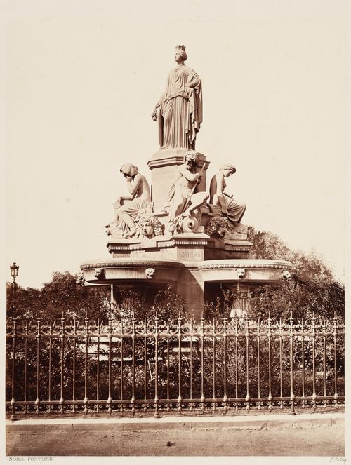 Nîmes. Fontaine