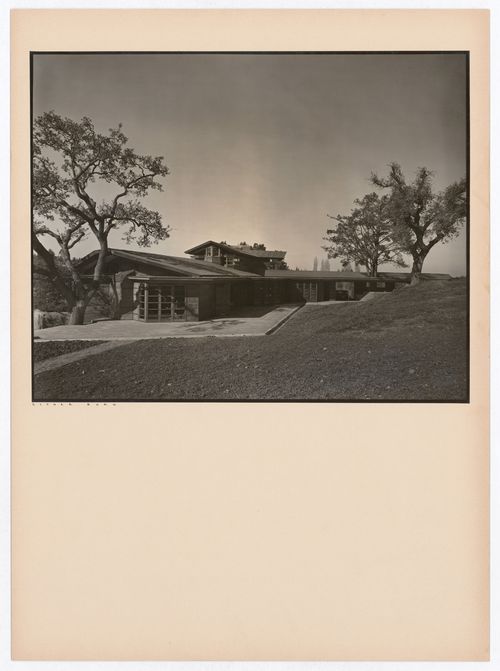 View of the Hanna House showing a terrace and trees, Palo Alto, California, United States