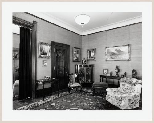 Interior view of the living room of Slessor House, 1538 avenue Dr. Penfield, Montréal, Québec