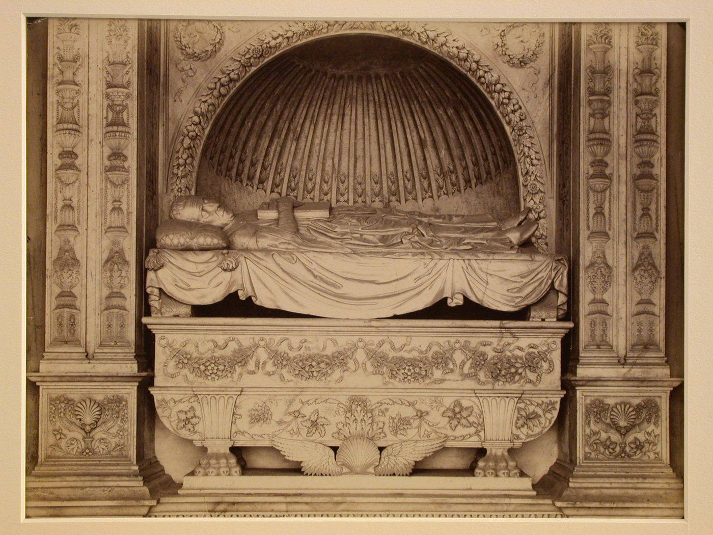 Monumento Albergti, Camposanto, Italy