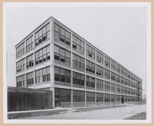 View of the principal and lateral façades of the Grabowsky Power Wagon Company Assembly Plant, Detroit, Michigan