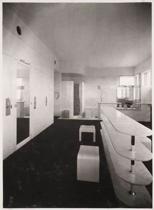 Vue de la salle de bains des parents, Villa Cavrois à Croix, France