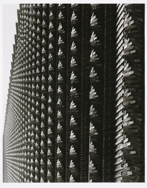 Detail of the brickwork on the lateral façade of Zigarettenfabrik Reemtsma [Reemtsma Cigarette Factory], Wandsbeck, Hamburg, Germany