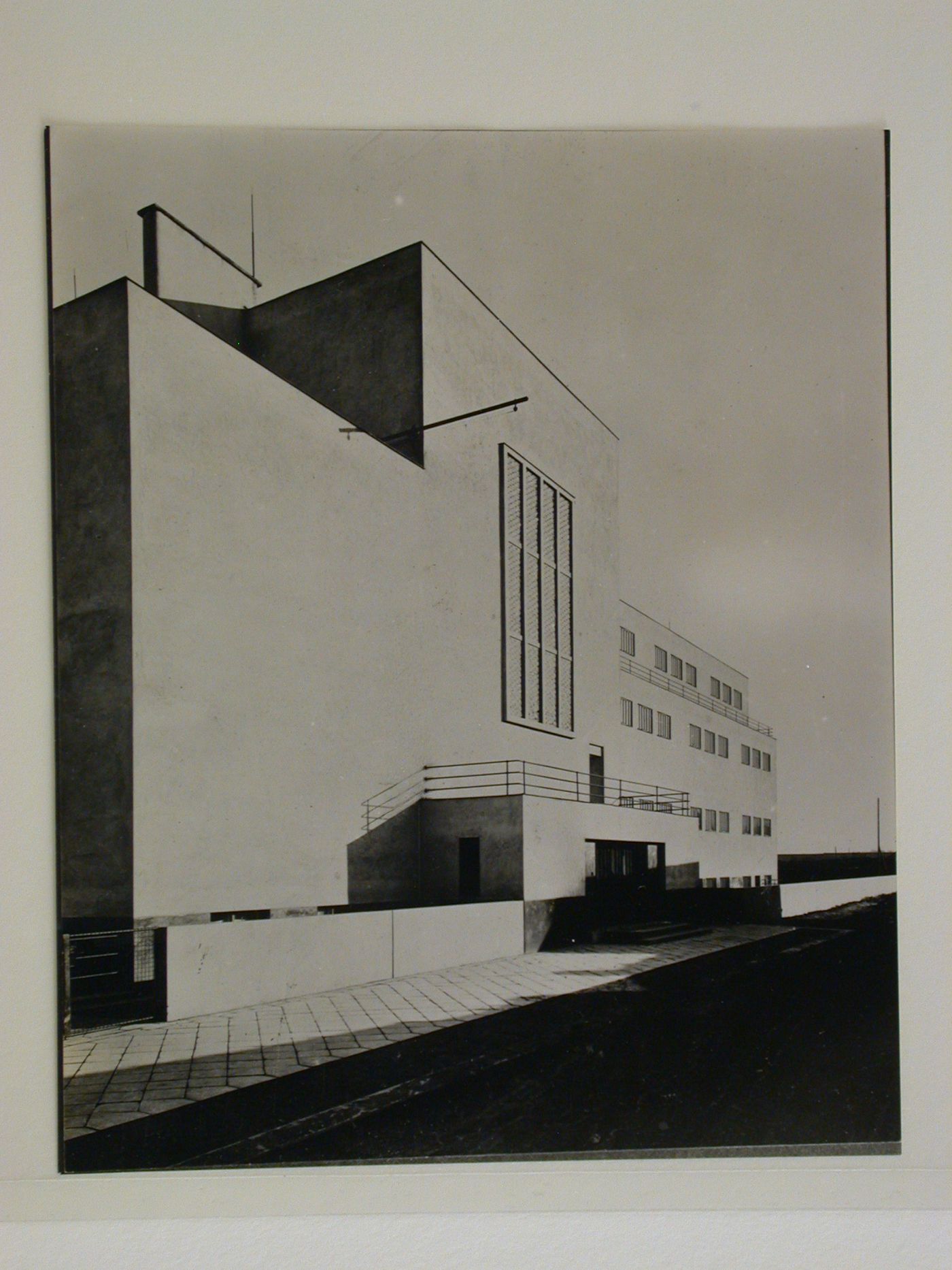 Immeuble commercial. Tchécoslovaquie. Bohuslav Fuchs, architecte à Prague