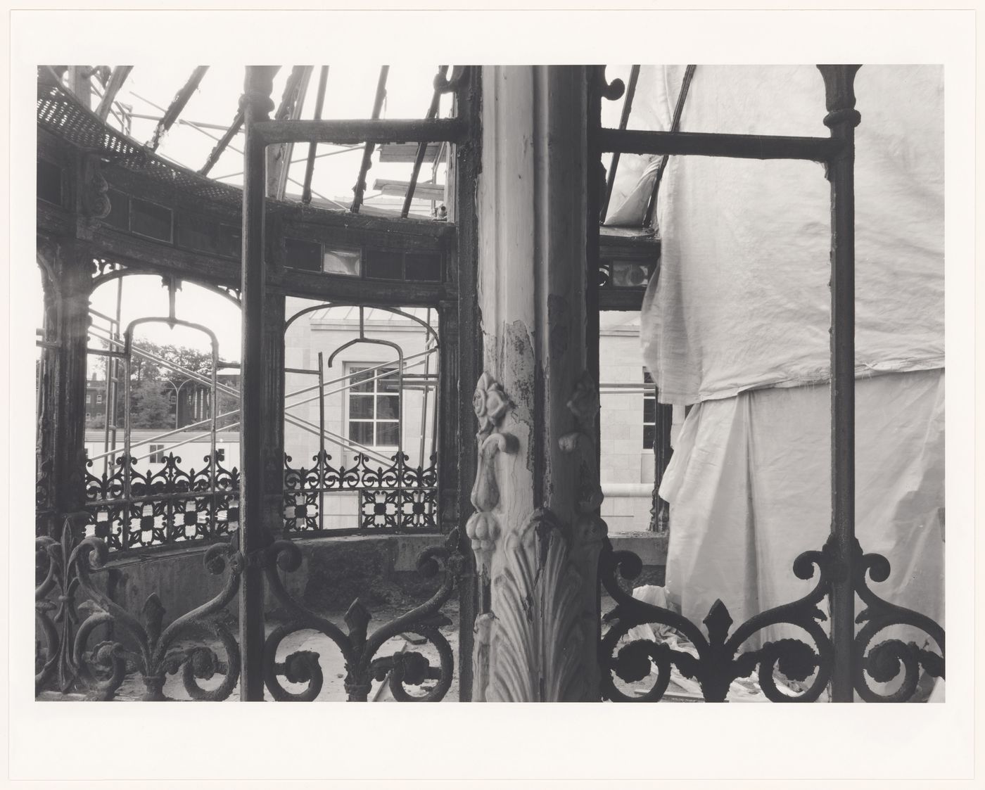 View through the Shaughnessy House conservatory under restoration, Canadian Centre for Architecture / Vue à travers la serre de la maison Shaughnessy en restauration, Centre Canadien d'Architecture
