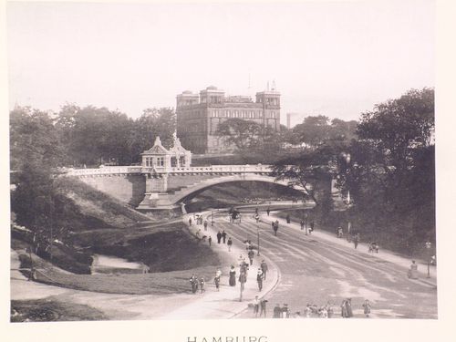 Hamburg Kerstin Miles-Brücke undSeewarte.