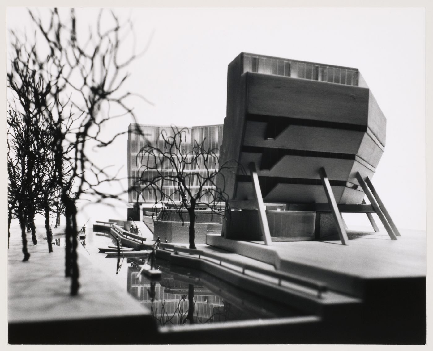 Florey Building, Queen's College, University of Oxford, Oxford, England: view of presentation model