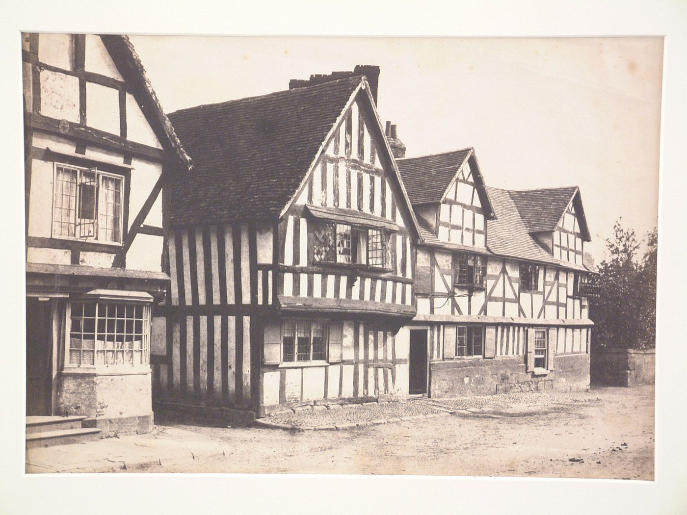View of half-timbered houses "Kings Arms at Ombersley", England ?