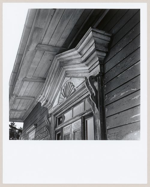 Fronton de l'entrée principale d'une maison, Saint-Jean-Port-Joli, Québec