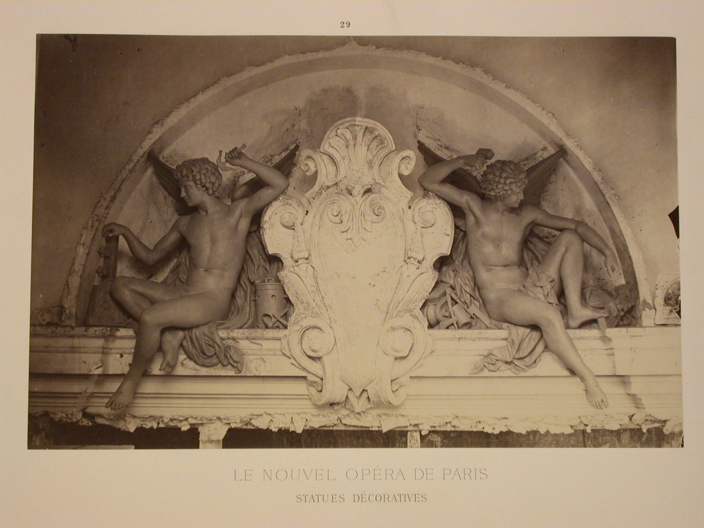 Dessus de portes de l'avant-foyer. Plomberie et taille de pierre [de] Guitton