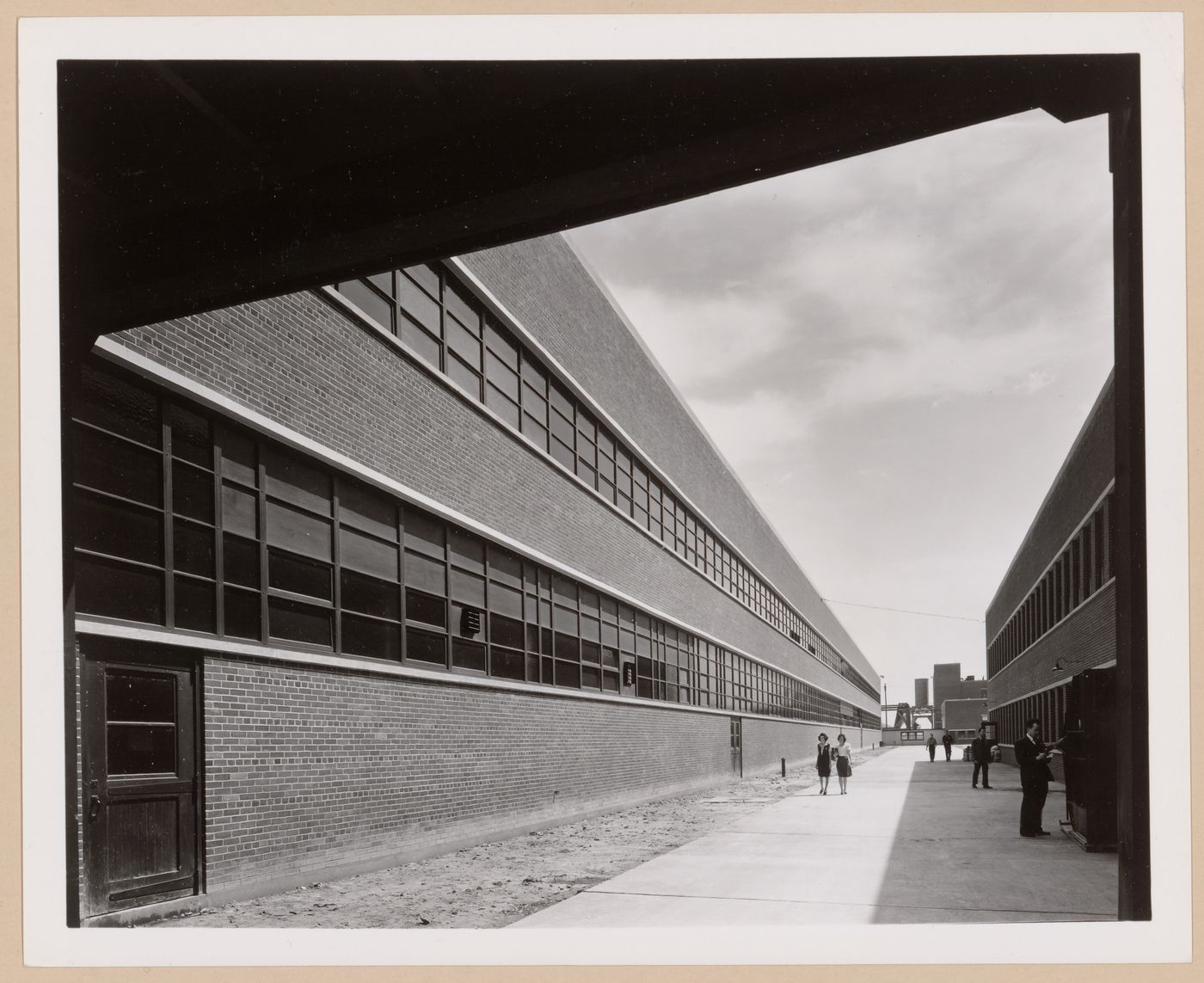 View of the lateral façade of the Assembly Building, Curtiss-Wright Corporation Airplane division Assembly Plant, Louisville, Kentucky