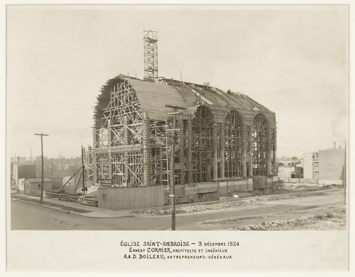 Vue de l'église en construction, Église Saint-Ambroise, Montréal, Canada
